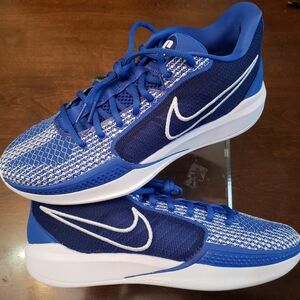 Rare protype unisex Nike basketball shoes sz 10.5w/9m. Super cool shoes